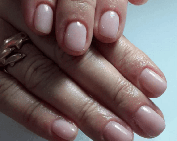 MANICURÍA+BAÑO DE GEL