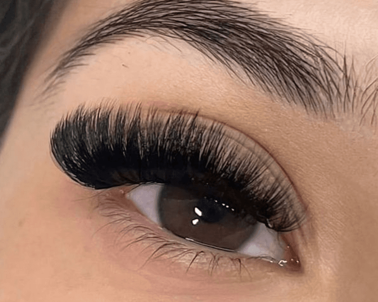 Efecto Mega Volumen - Extensiones de pestañas