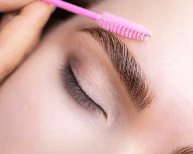 Láminado de cejas + perfilado de cejas