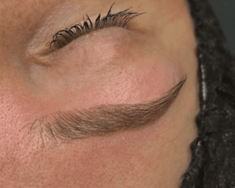 Depilación de Cejas con Hilo Orgánico