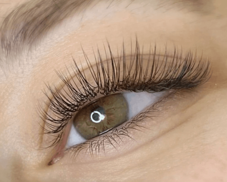 Extensiones de Pestañas – Efecto Pestañina