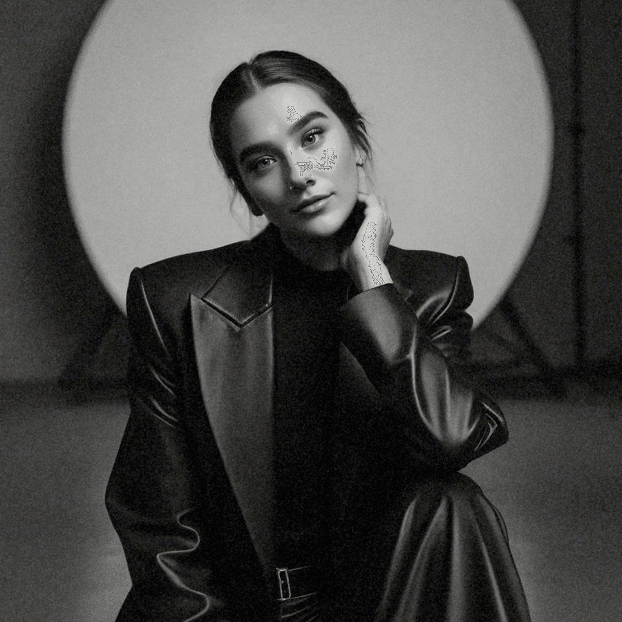 Camila Escobar photo