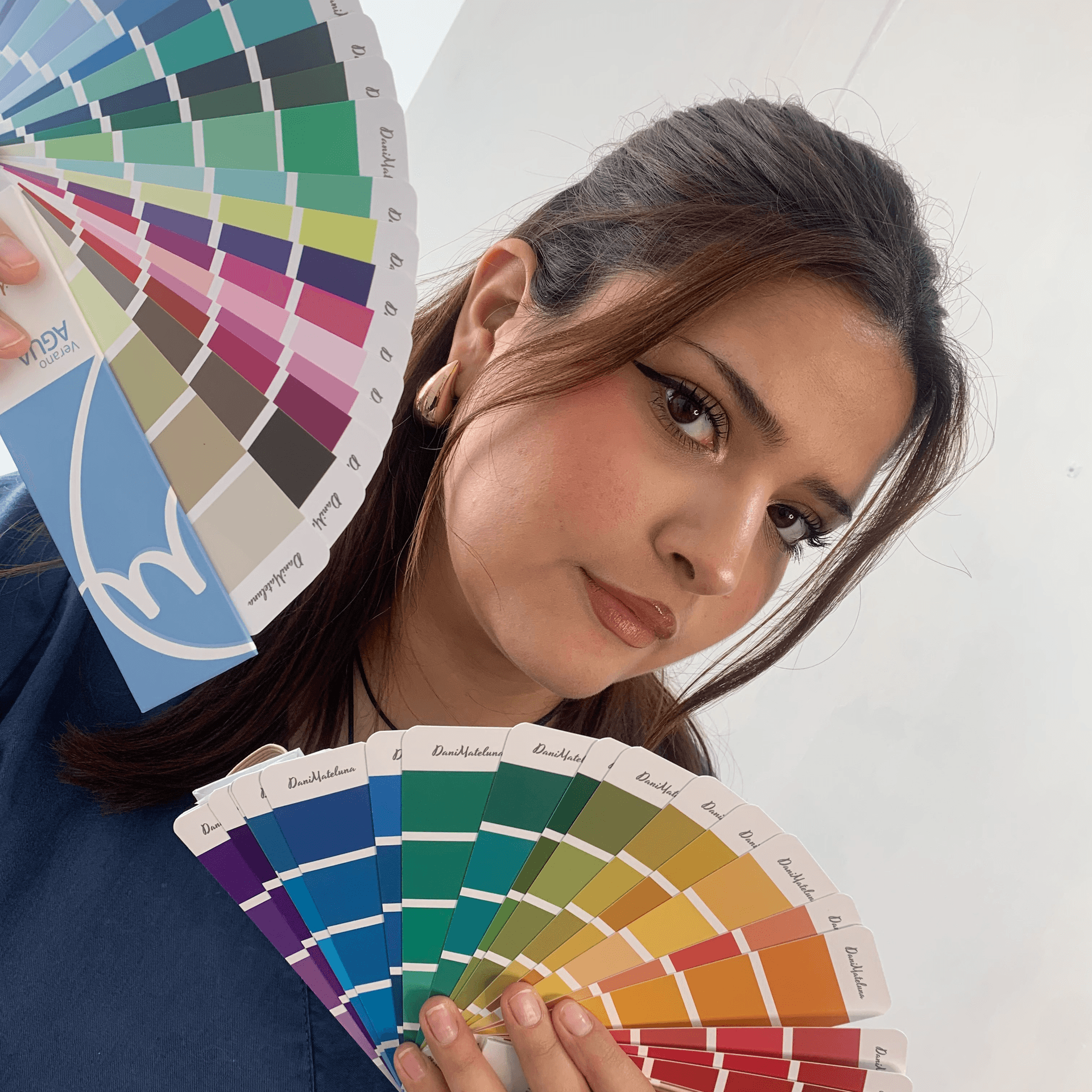 Valentina Morales cosmetologa y colorimetría photo