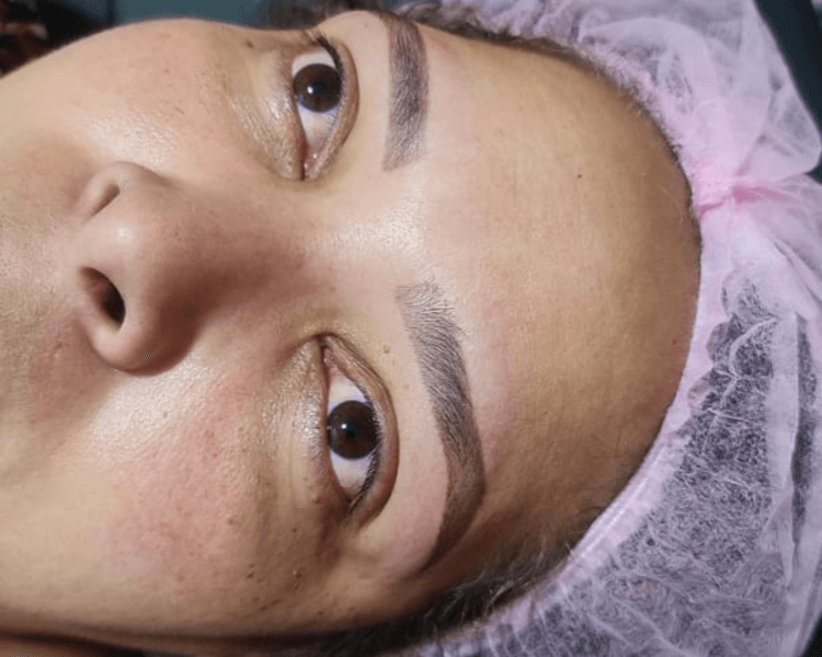 PERFILACIÓN DE CEJAS DAMA