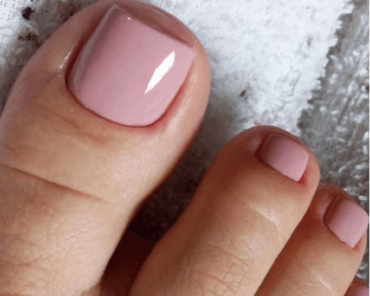 Pedicura con Esmaltado semi permanente / Larga duración