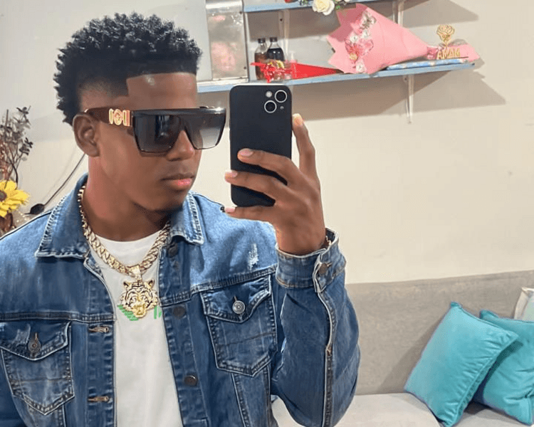 SOLO CORTE DE CABELLO (❌NO INCLUYE CEJAS NI BIGOTE NI DEPILACIÓN). No colación ❌