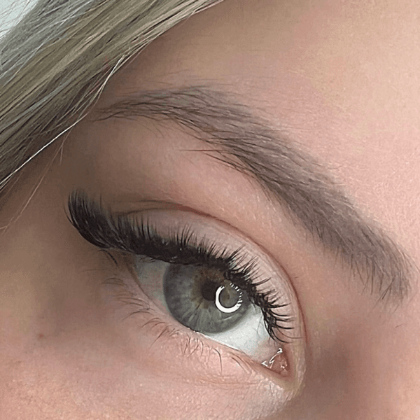 Extensiónes de Pestañas Efecto Delineado con fibras TECH