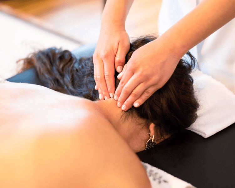 Masaje craneal champi