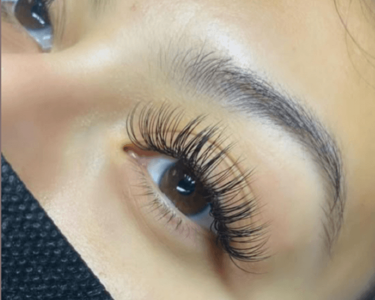 Extensión de pestañas efecto rímel