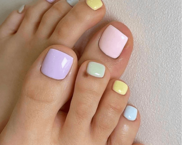 PEDICURIA CON ESMALTADO SEMI LISO S/RETIRO