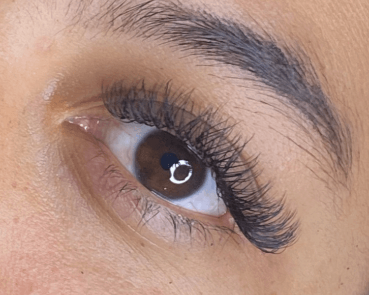 pestañas pelo a pelo efecto hawaiano