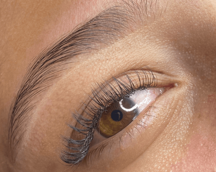 pestañas pelo a pelo efecto natural