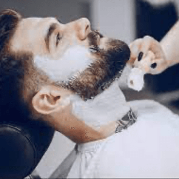 Perfilado de barba con toalla caliente