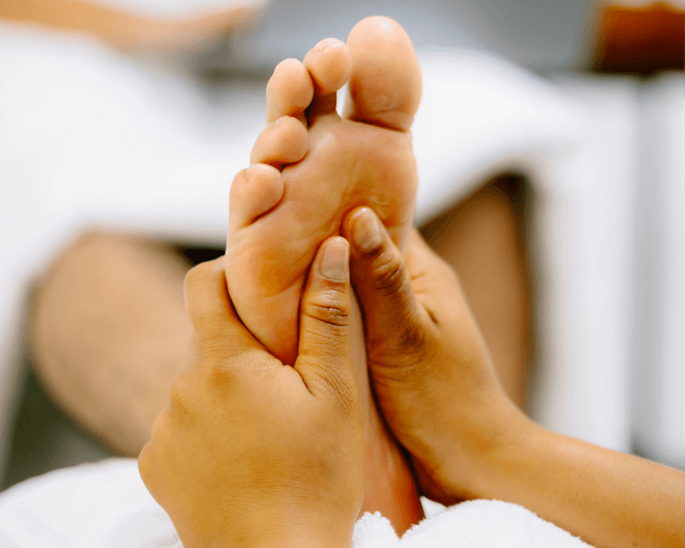 Foot reflexology (30 min)