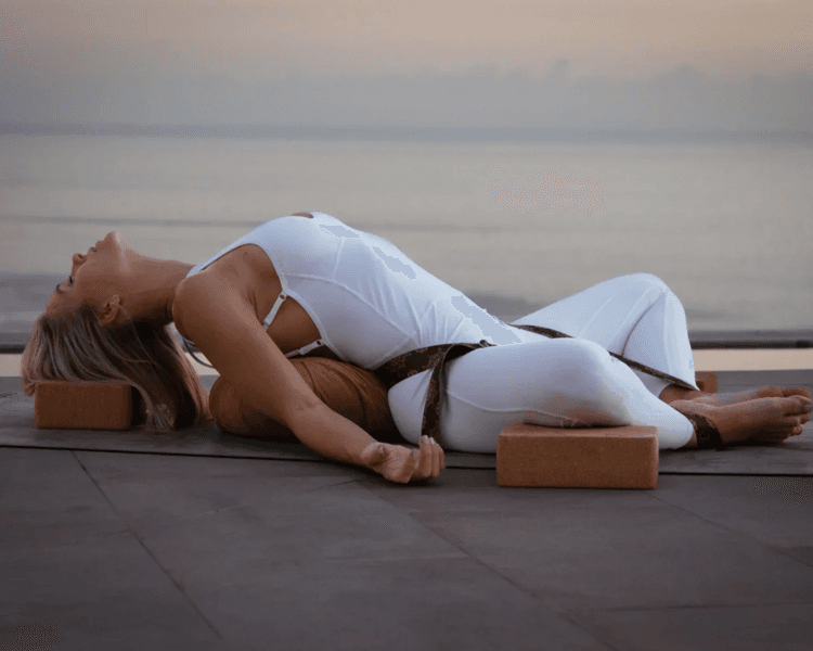 YOGA TERAPEUTICO y RESTAURATIVO