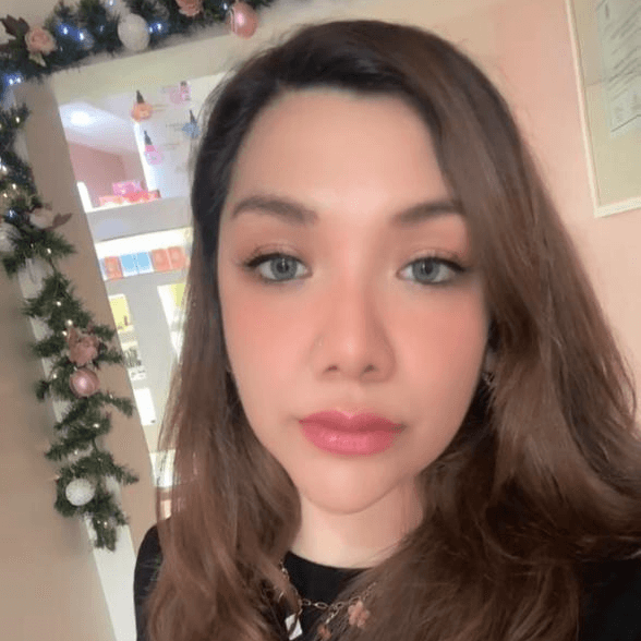 Cosmiatra Johana Helguera photo