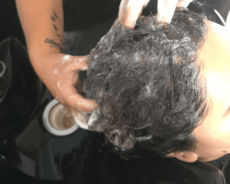 Baño de color + lavado + aplicación o nutrición + bruching