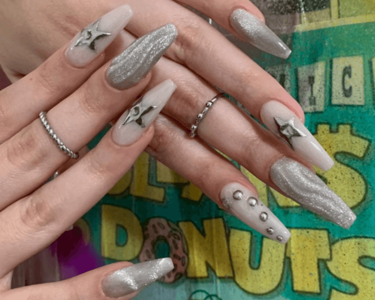 Esculpidas + esmaltado semi + full nail art complejo