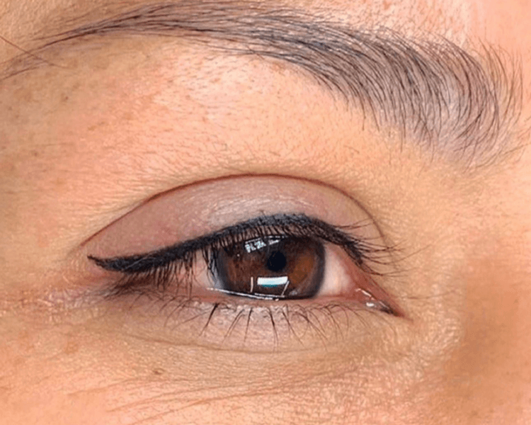 Baby Eyeliner - delineado en ojo