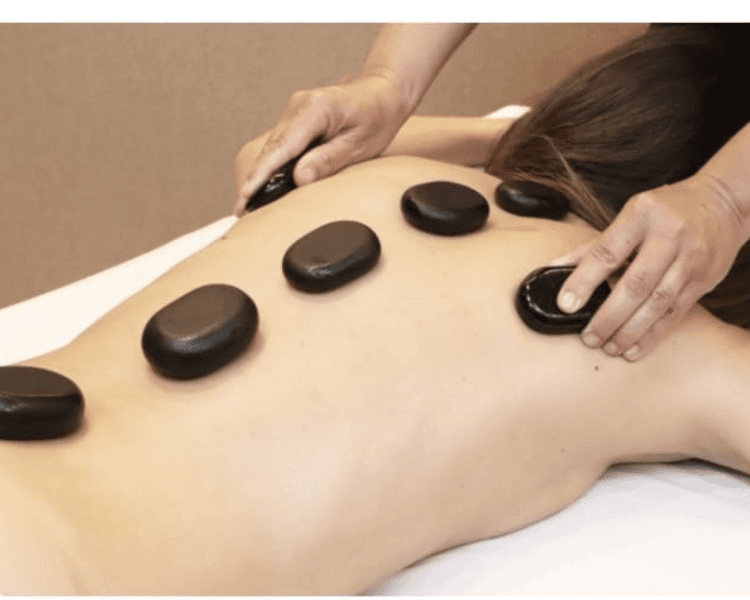 Masajes con piedras calientes