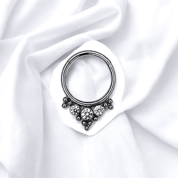 Argolla segmentada tres zircones blancos (COD 254)