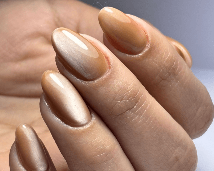 Mantenimiento de extensiones hibridas ( polygel + base rubber )