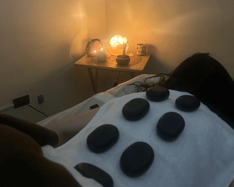 Masaje mixto y piedras calientes