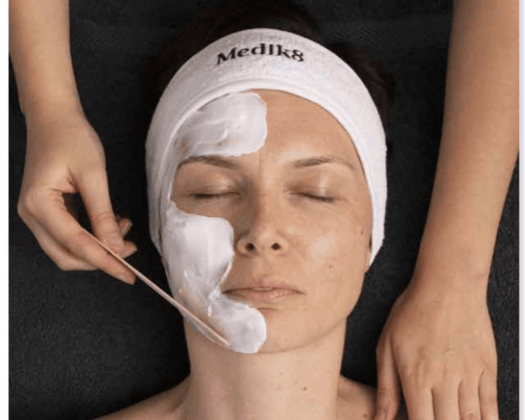 Medik 8 Deep Hydratation Facial. Cara, cuello y escote