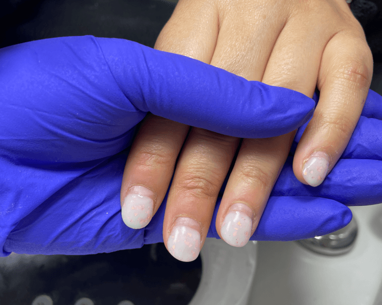 Manicure híbrida para onicofagia