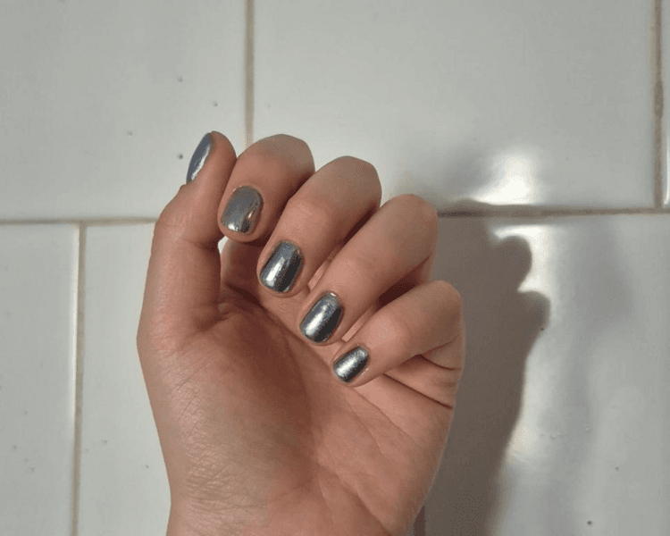 MANICURA Y ESMALTADO SEMI PERMANENTE.