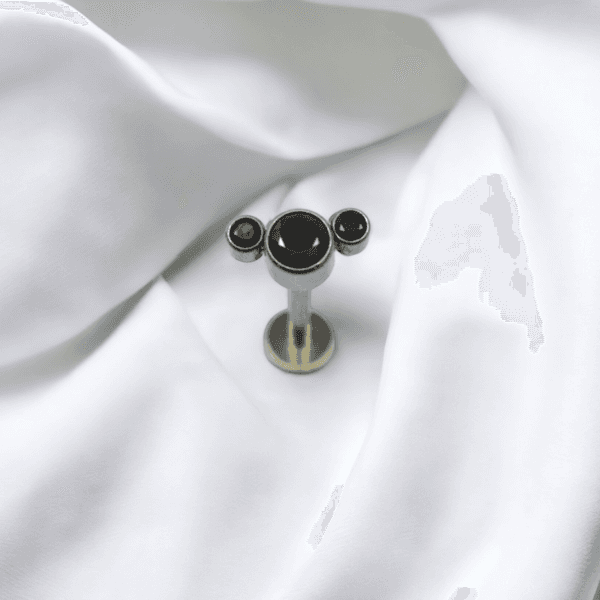 Labret tipo Mickey con cristales negros (COD 553)