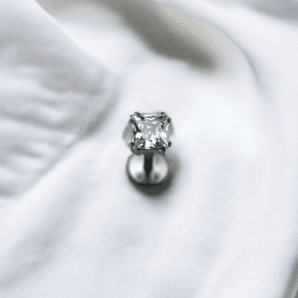 Labret cuadrado cristales blancos (COD 371)