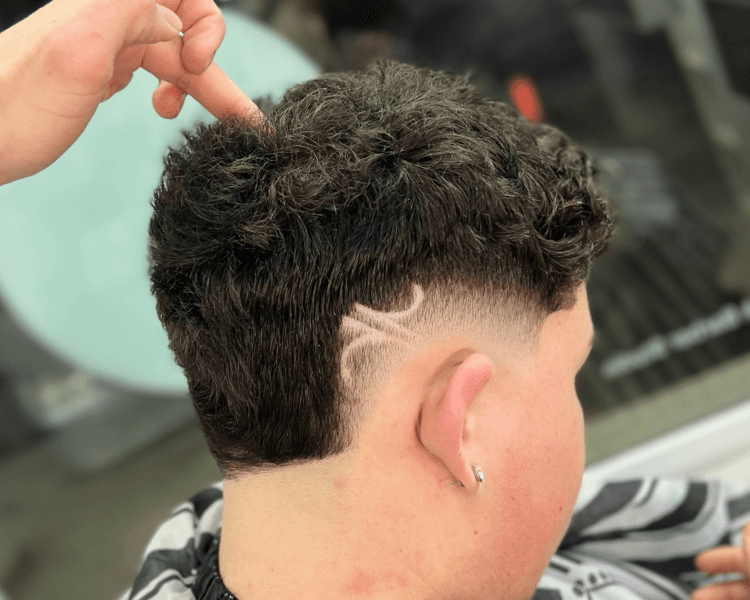 Corte de cabello + diseños craneales /o cejas