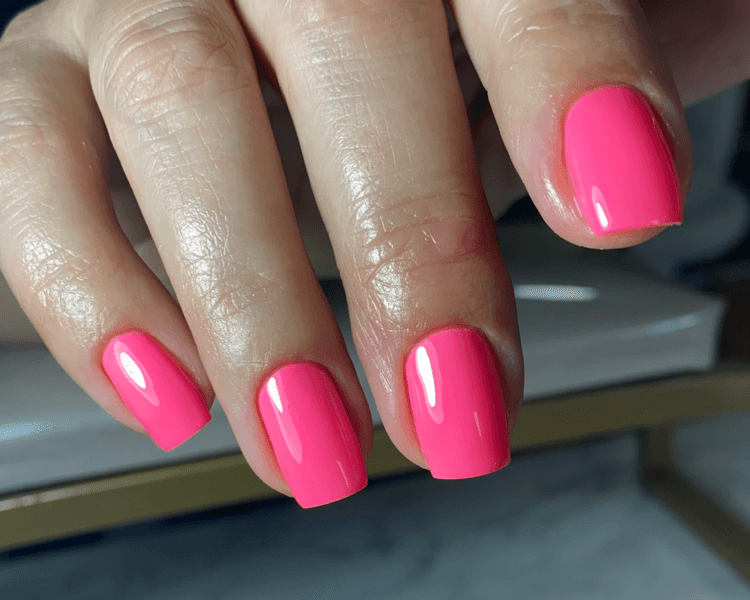 Manicura Esmaltado Semipermanente (En un solo tono o con 2 deco)