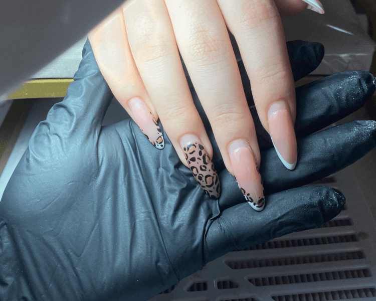 Service uñas Esculpidas desde largo n°4 (En un solo tono o con 2 deco)