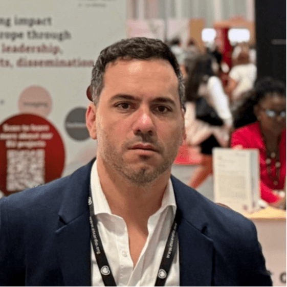 Dr. ROLANDO PALACIOS photo