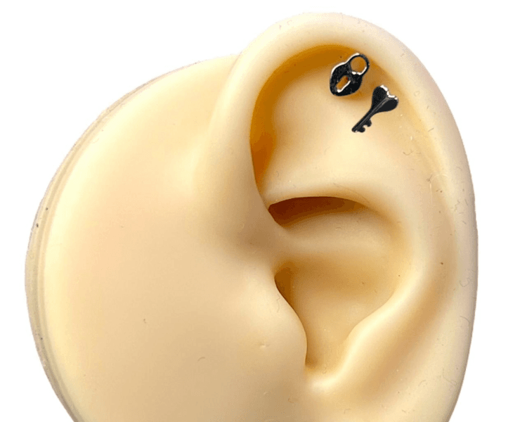 2 perforaciones (una o dos personas) Labret llave (224) y candado (223) forma de corazon