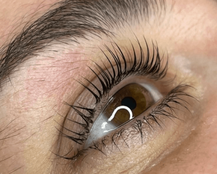 Lifting de pestañas con tinte y botox nutritivo