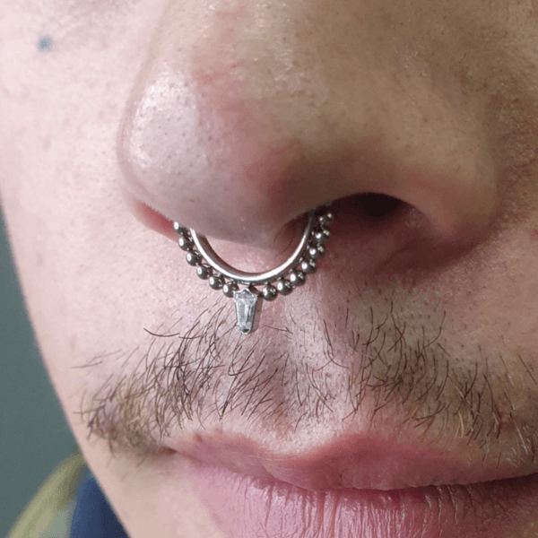 Argolla segmentada cristal forma V (COD 301)