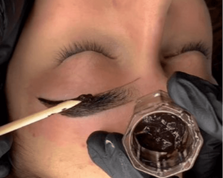 Perfilado de cejas + Henna