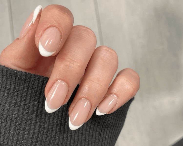 Manicure Francés GEL, Incluye retiro si el gel se aplicó en Kiki nail bar.