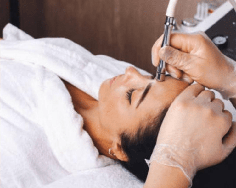 LIMPIEZA FACIAL + MICRODERMOABRASIÓN (PUNTA DE DIAMANTE)