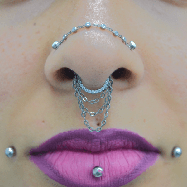 Argolla segmentada con cristal blanco y cadenas (COD 570)