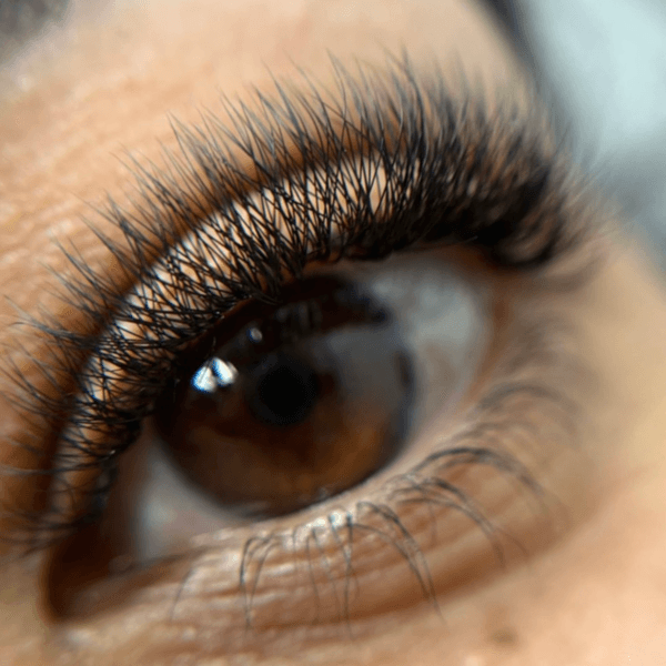 Extensiones de pestañas con volumen