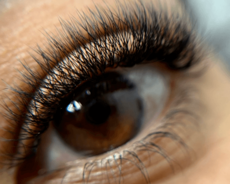 Extensiones de pestañas pelo a pelo