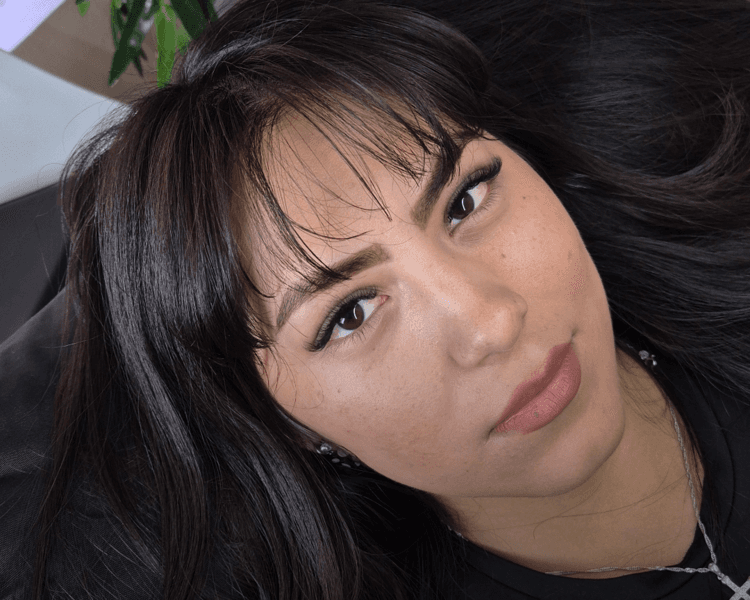 Pack Navideño: Extensiones + Diseño de Cejas de Regalo