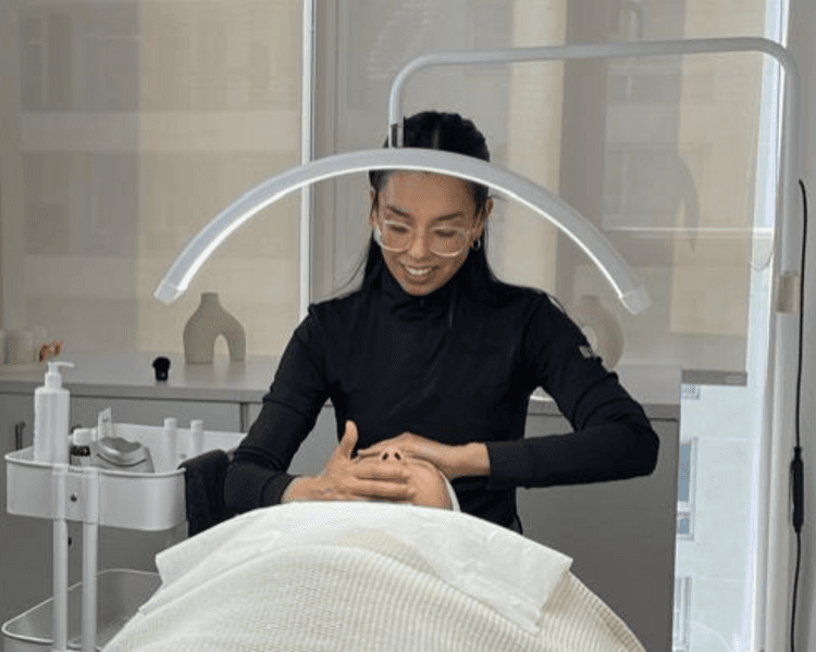 ✨ Limpieza Facial + Cóctel de vitaminas con Dermapen