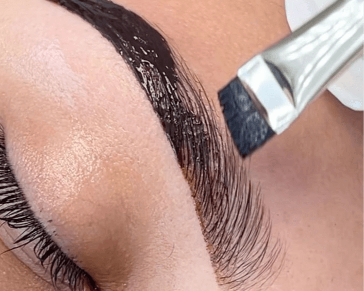 Diseño, depilación y sombreado de cejas (cera o hilo )