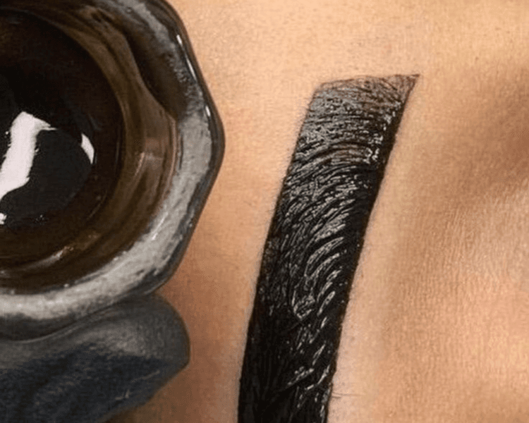 Sombreado de cejas con henna