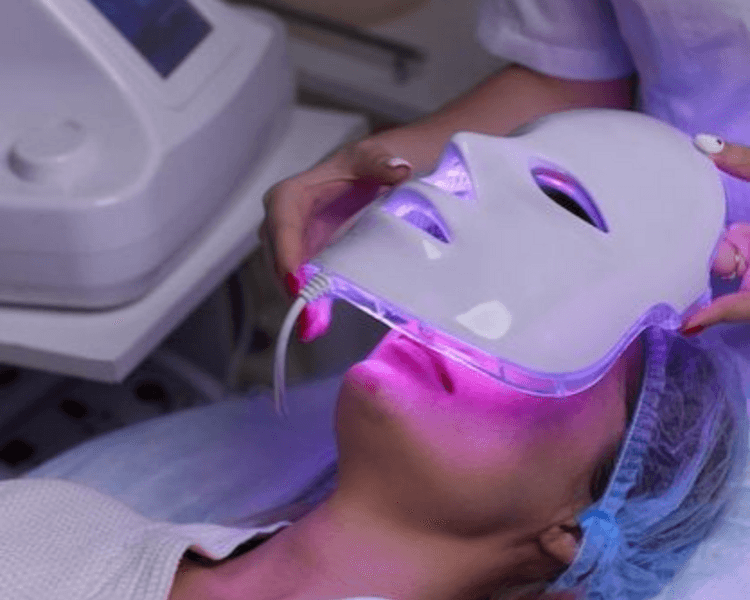 Terapia Led y limpieza facial profunda completa